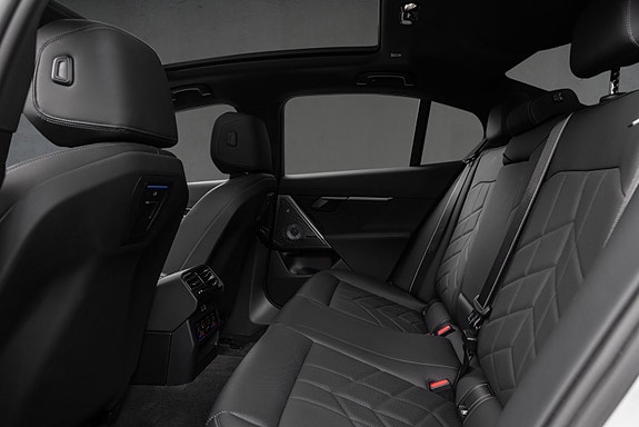 BMW i5 12 of 27