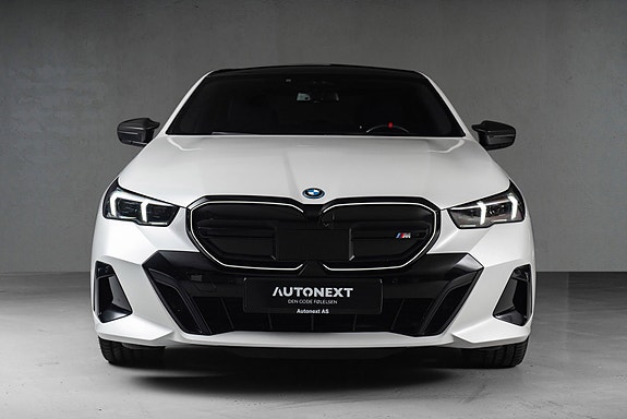BMW i5 3 of 27