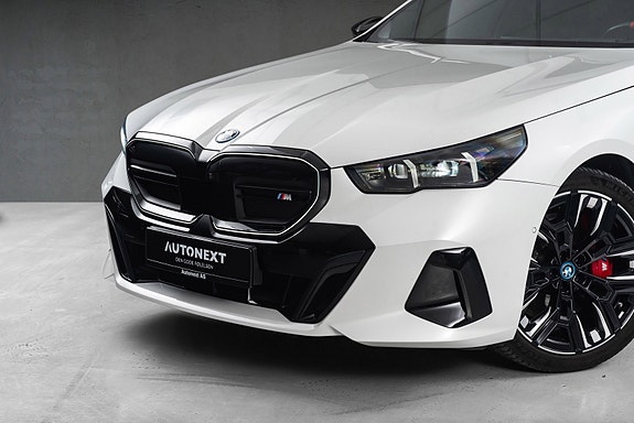 BMW i5 2 of 27