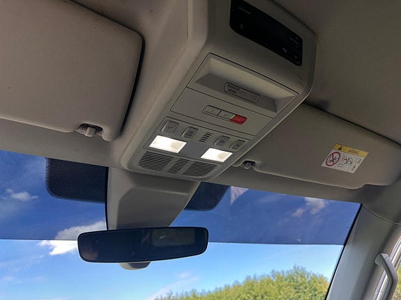 Volkswagen Caravelle 27 of 30
