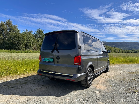 Volkswagen Caravelle 9 of 30