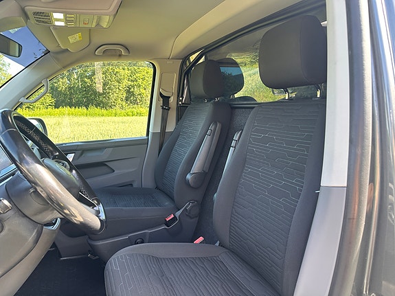 Volkswagen Caravelle 13 of 30