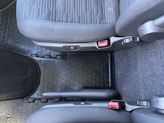 Volkswagen Caravelle 30 of 30