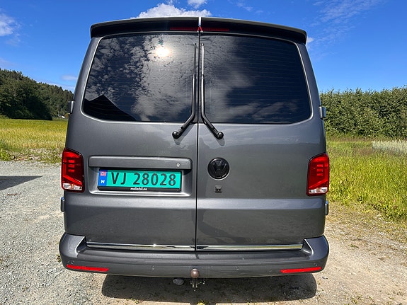 Volkswagen Caravelle 8 of 30