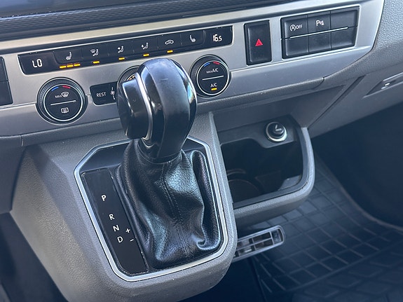 Volkswagen Caravelle 26 of 30