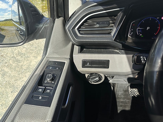 Volkswagen Caravelle 17 of 30