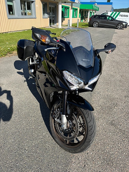 Honda VFR 800 4 of 16