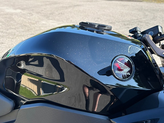 Honda VFR 800 2 of 16