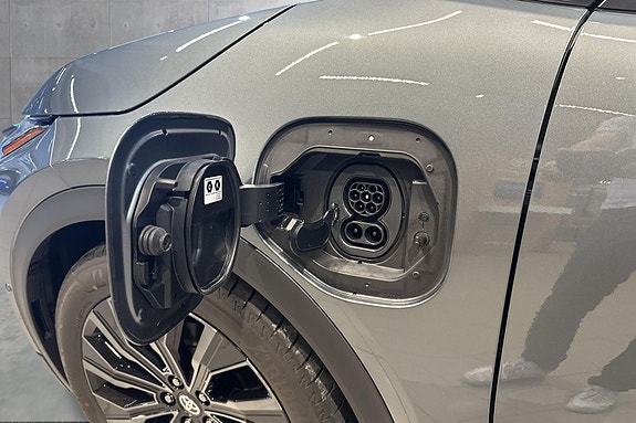 Toyota C-HR+ 9 of 22