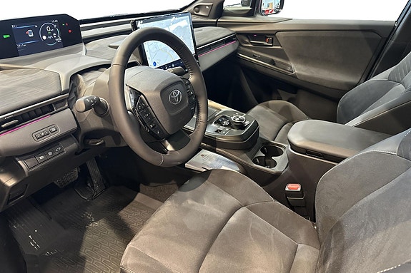 Toyota C-HR+ 11 of 22