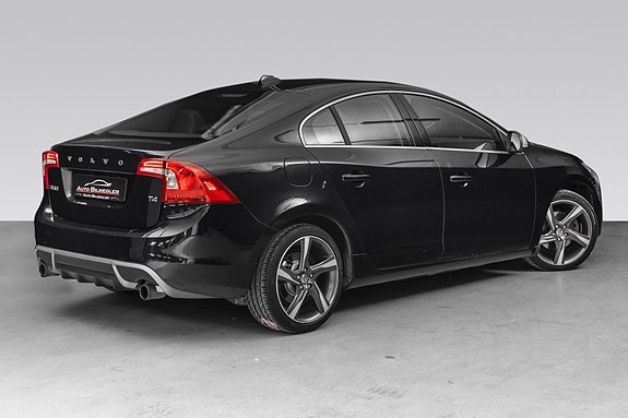 Volvo S60 2 of 5