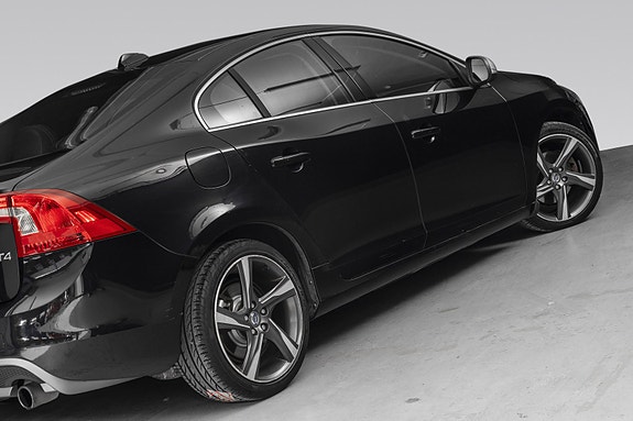 Volvo S60 4 of 5