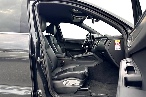 Porsche Macan 18 of 30