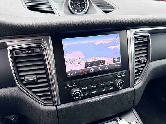 Porsche Macan 26 of 30