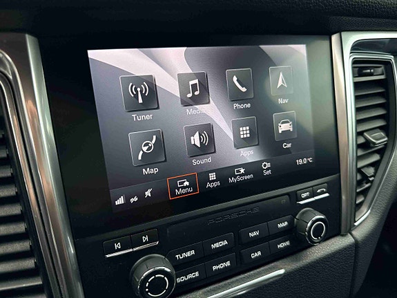 Porsche Macan 27 of 30