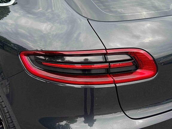 Porsche Macan 13 of 30