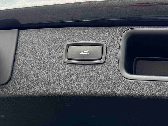 Porsche Macan 16 of 30