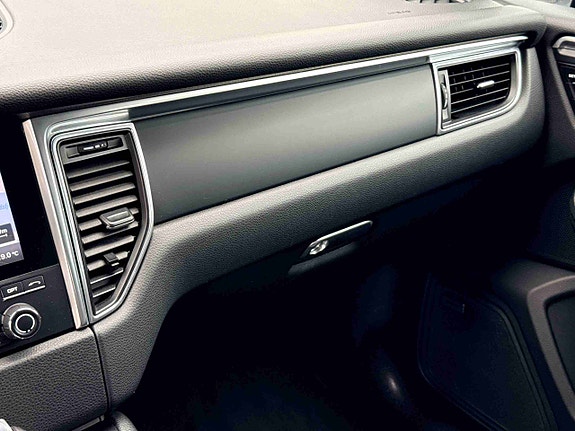 Porsche Macan 24 of 30