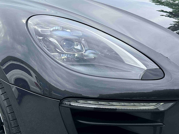 Porsche Macan 7 of 30