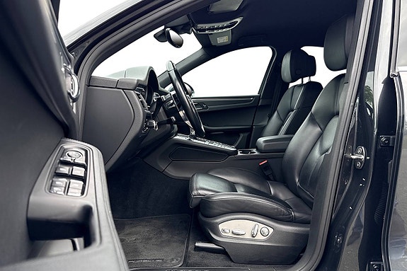 Porsche Macan 17 of 30