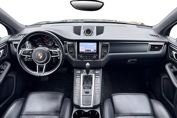 Porsche Macan 21 of 30