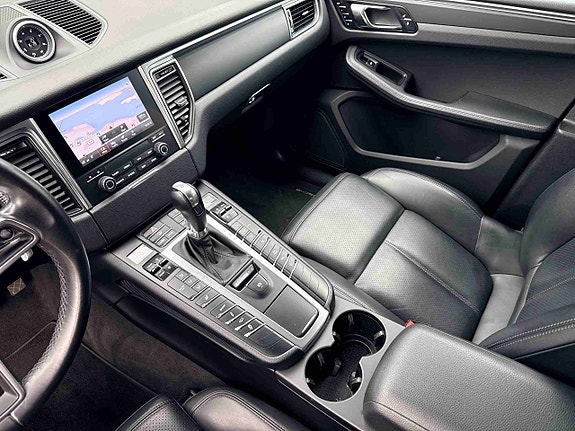 Porsche Macan 23 of 30