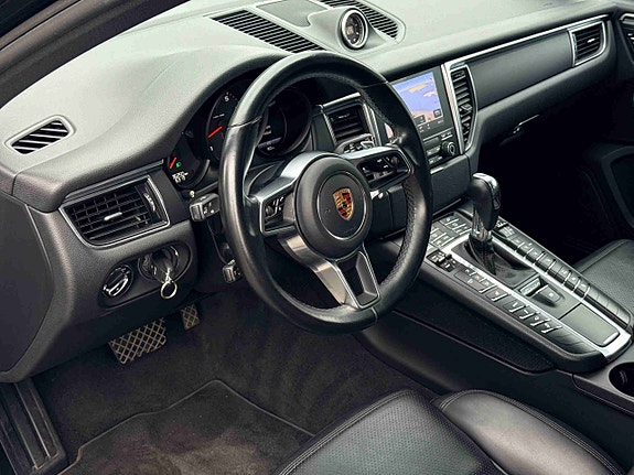 Porsche Macan 22 of 30