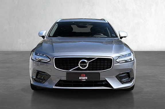 Volvo V90 2 of 30