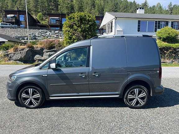Volkswagen Caddy Alltrack 3 of 5