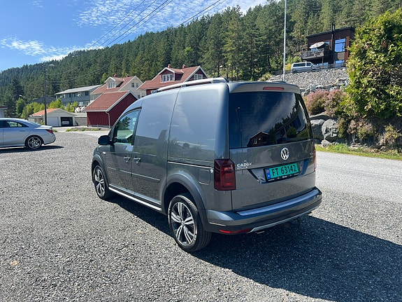 Volkswagen Caddy Alltrack 4 of 5