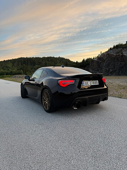 Toyota GT86 3 of 5