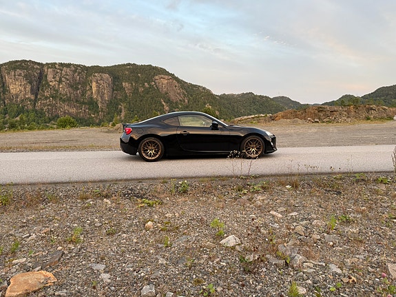 Toyota GT86 2 of 5