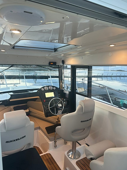 Quicksilver 755 Pilothouse 25 of 30