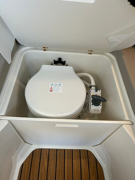 Quicksilver 755 Pilothouse 14 of 30
