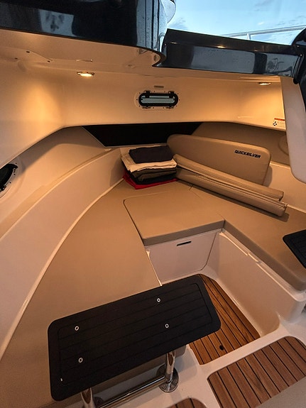 Quicksilver 755 Pilothouse 21 of 30