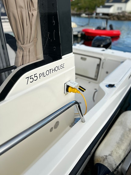 Quicksilver 755 Pilothouse 5 of 30