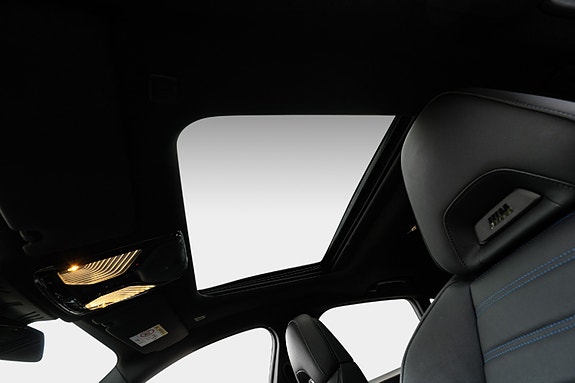 BMW i4 28 of 30
