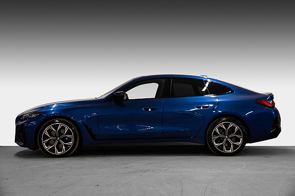 BMW i4 3 of 30