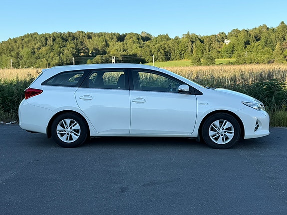 Toyota Auris 5 of 5