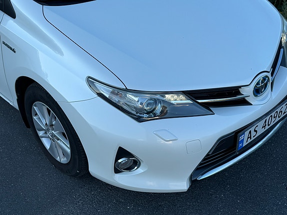 Toyota Auris 4 of 5