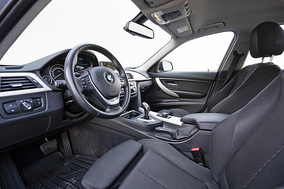BMW 328i 8 of 26