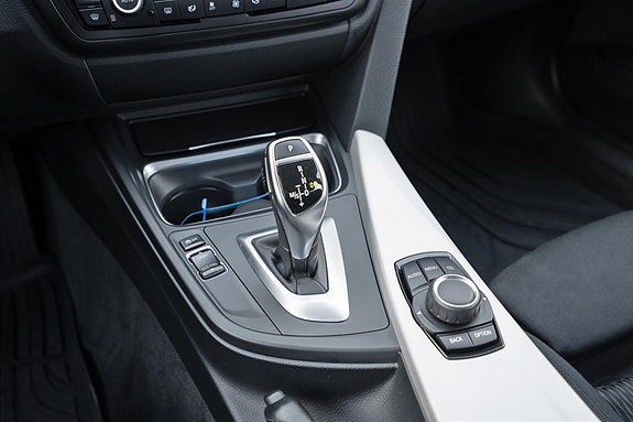 BMW 328i 14 of 26