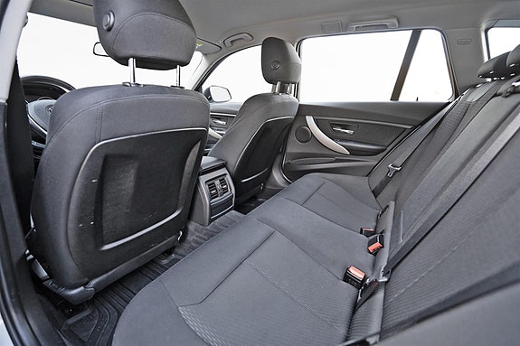 BMW 328i 19 of 26