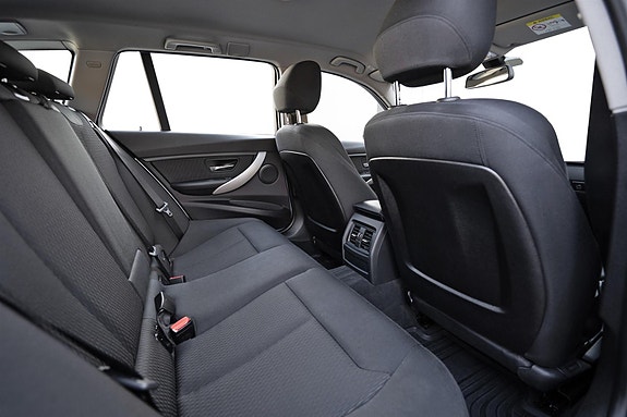 BMW 328i 23 of 26