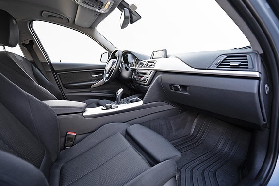 BMW 328i 24 of 26