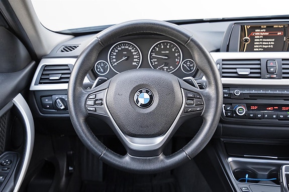 BMW 328i 12 of 26