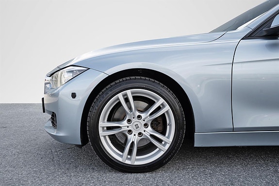 BMW 328i 7 of 26