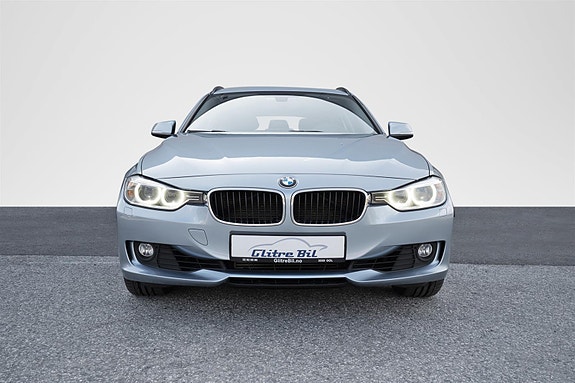 BMW 328i 3 of 26