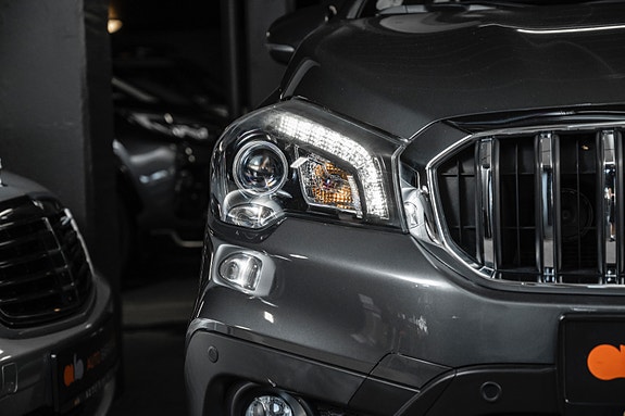 Suzuki S-Cross 4 of 5