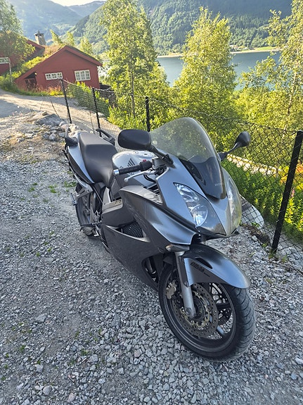 Honda VFR 800 3 of 6